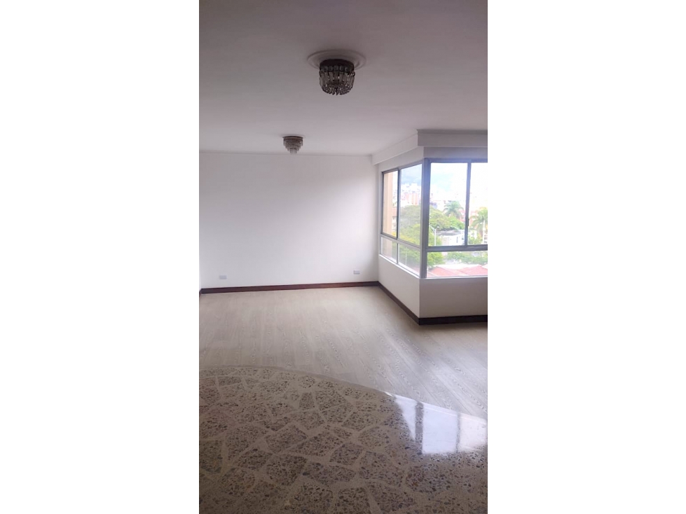 Venta Apartamento Laureles con ubicación estratégica REFORMADO