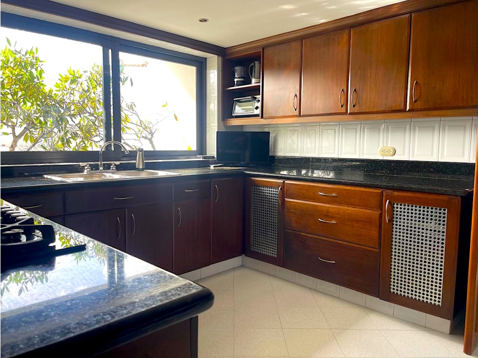 Venta Apartamento Lalinde El Poblado, cerca Avenida y Parque REFORMADO — foto 6