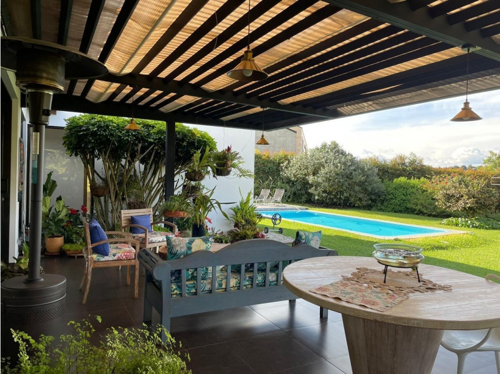 Venta casa La Ceja via San Antonio con piscina. Parcelación Exclusiva — foto 2