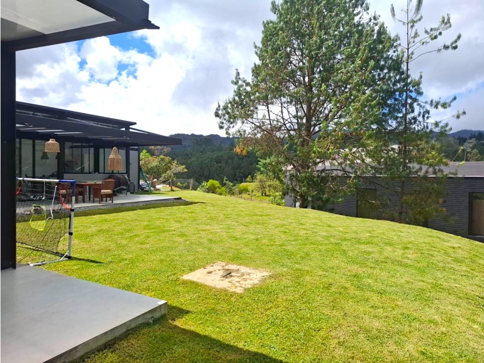 Venta Casa MODERNA Alto del Escobero Envigado 1 nivel UNIDAD COMPLETA — foto 2