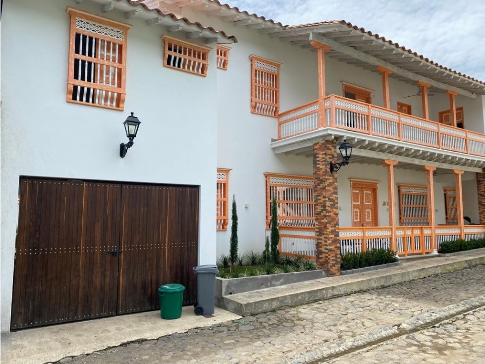 Venta Casa con Piscina en Cauca Viejo - 1