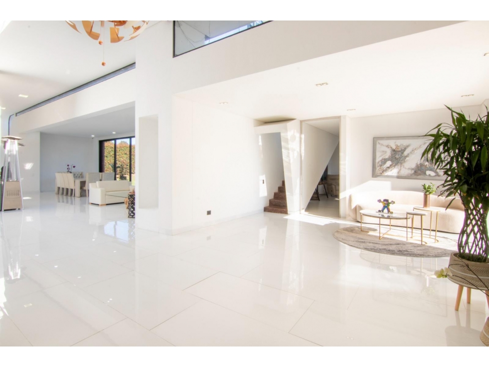 Venta Casa El Poblado Alto de Las Palmas en excelente Unidad — foto 6