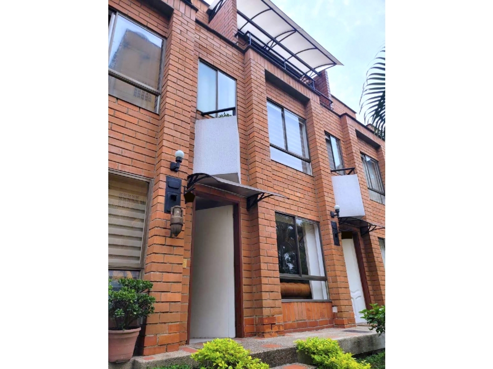 Venta Casa El Poblado Loma San Julián cerca Premium Plaza en Unidad — foto 2