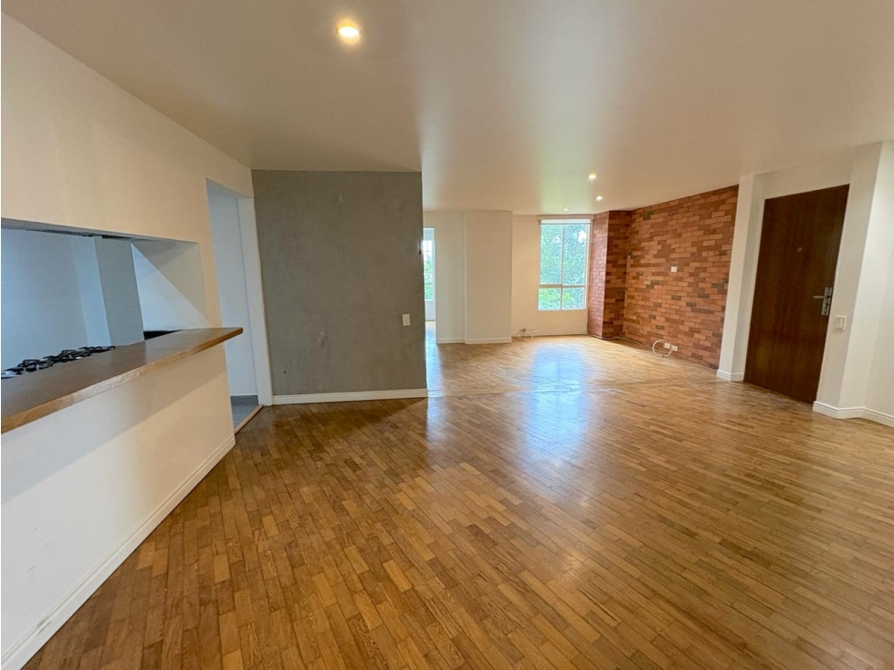 Venta Apartamento Los Balsos El Poblado con amplia terraza cubierta — foto 6