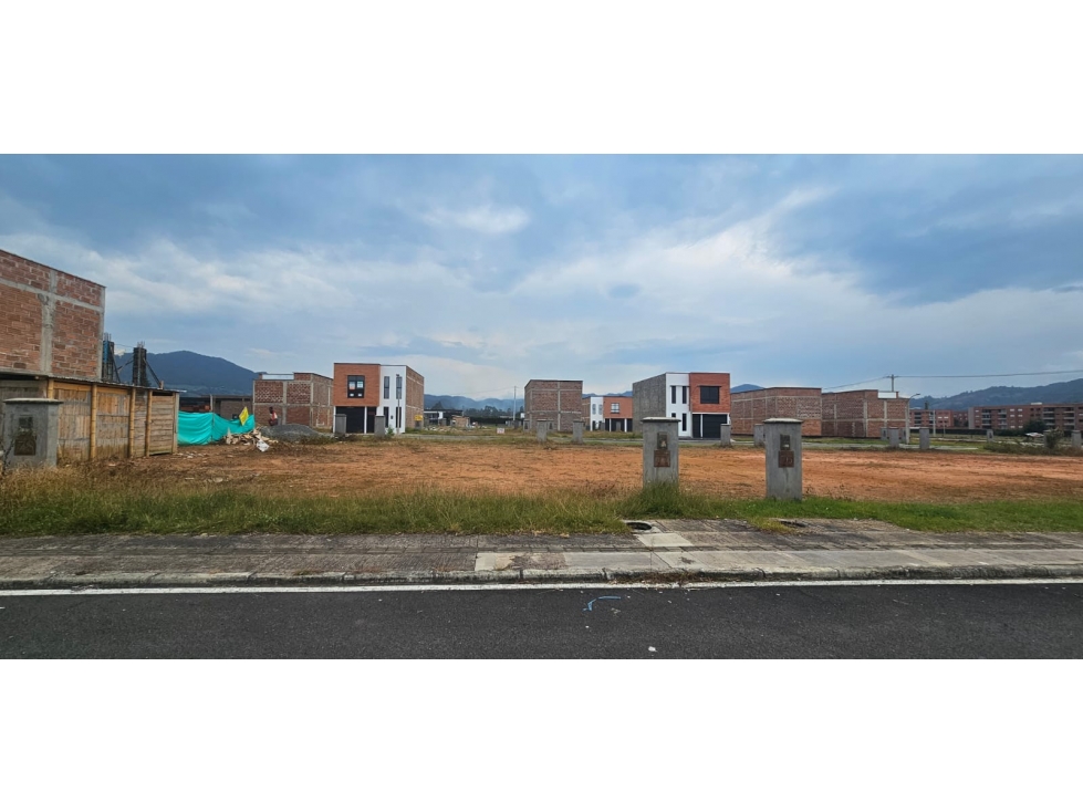 Venta Lote La Ceja cerca a VIVA para construir Casa unifamiliar — foto 2