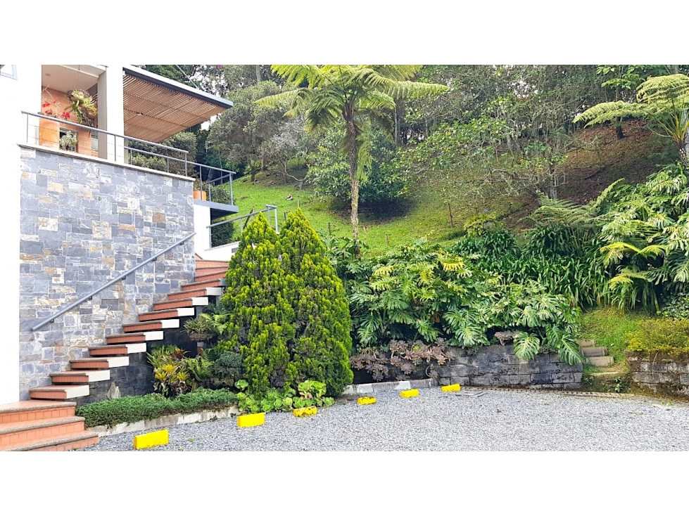 Venta Casa Loma del Escobero Envigado Unidad Cerrada con bosque nativo — foto 2