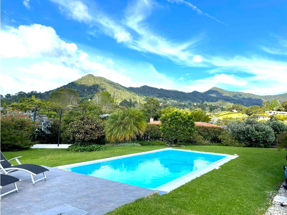 Venta casa La Ceja via San Antonio con piscina. Parcelación Exclusiva