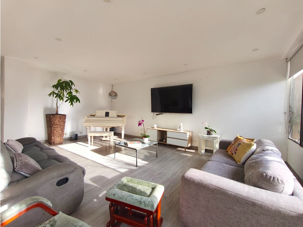 Venta Apartamento cerca Av El Poblado El Campestre Oportunidad Única — foto 3