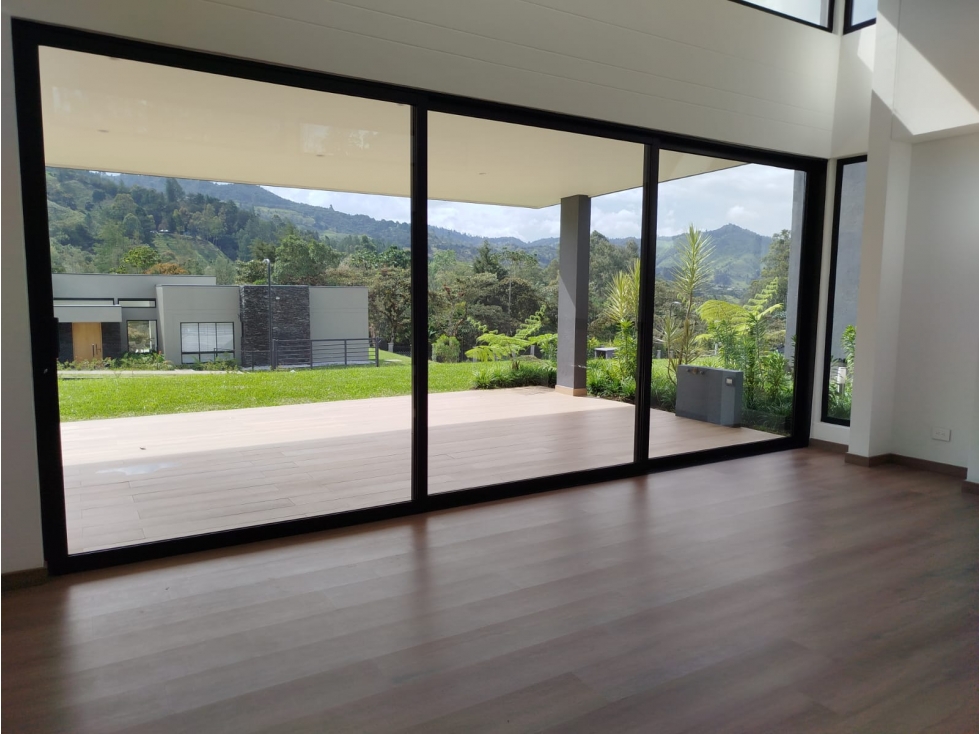 Venta Casa de Lujo Fizebad cerca Mall Carabanchel en Exclusiva Unidad — foto 5