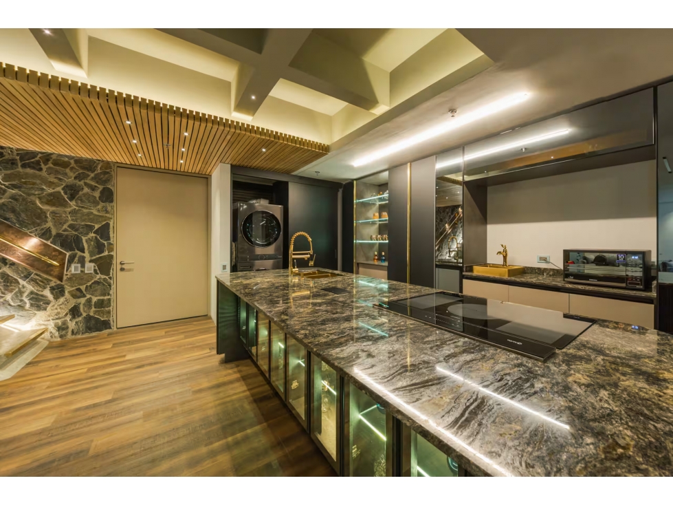 Venta Penthouse El Poblado cerca Padre Marianito AMOBLADO con Jacuzzi — foto 4