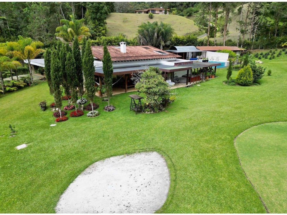 Venta Casa de Lujo en El Retiro FIZEBAD con Lago y Campo de Golf — foto 2