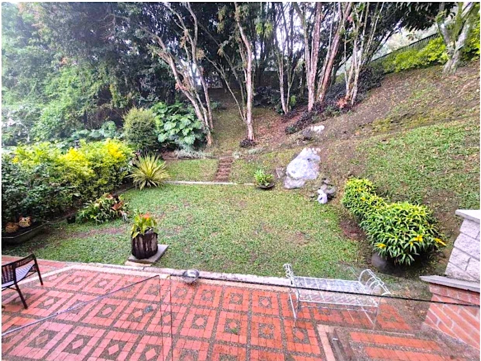 Venta casa en El Poblado Los Balsos Remodelada y con zona verde — foto 2
