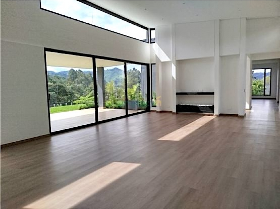 Venta Casa de Lujo Fizebad cerca Mall Carabanchel en Exclusiva Unidad — foto 4