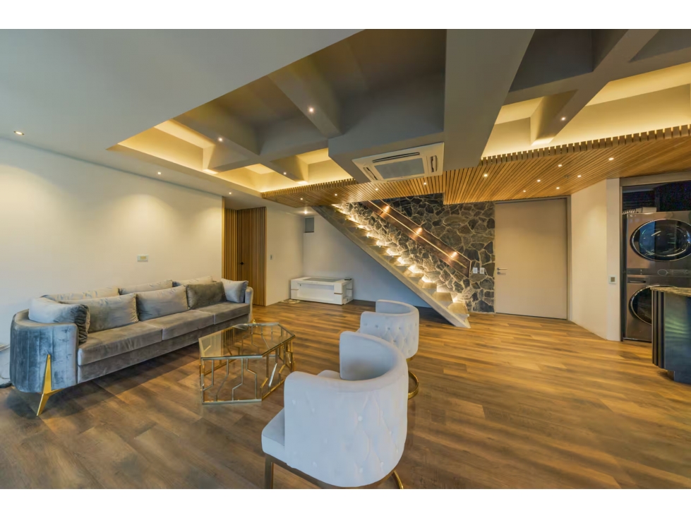 Venta Penthouse El Poblado cerca Padre Marianito AMOBLADO con Jacuzzi — foto 2