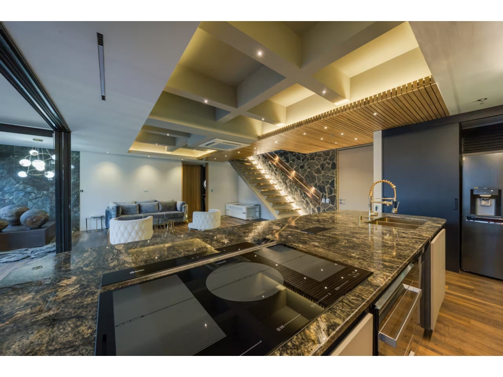 Venta Penthouse El Poblado cerca Padre Marianito AMOBLADO con Jacuzzi — foto 5