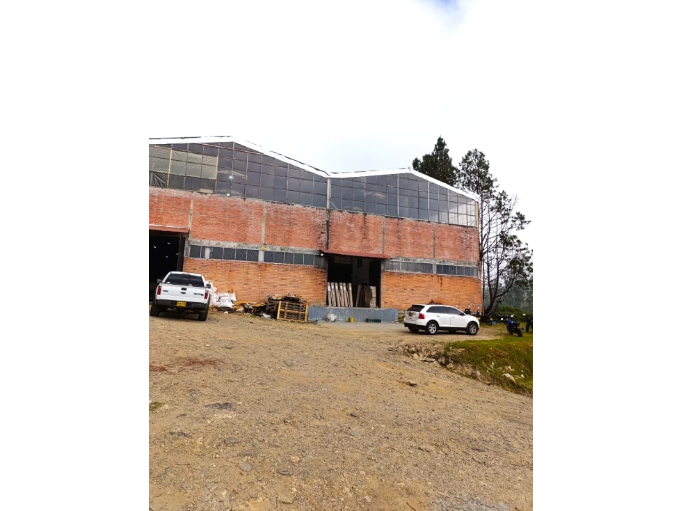 Venta Lote con Bodegas en Rionegro Retorno 12 autop Medellín-Bogotá