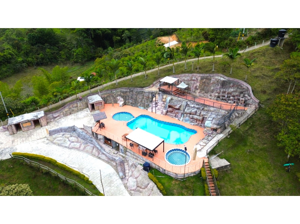 Venta Hotel via al Viejo Peñol cercano a Guatapé con Piscina y Chalets — foto 6
