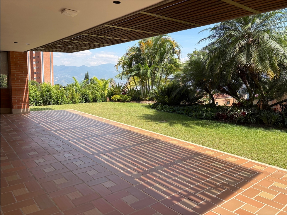 Venta Casa El Poblado La Calera cerca El Tesoro en unidad completa — foto 3
