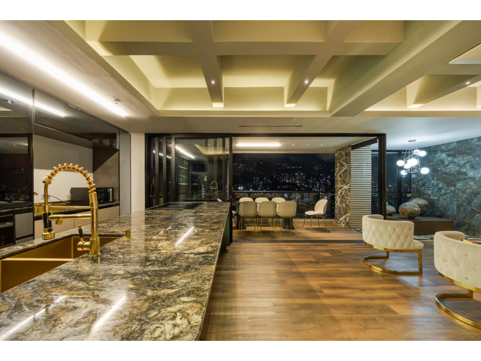 Venta Penthouse El Poblado cerca Padre Marianito AMOBLADO con Jacuzzi