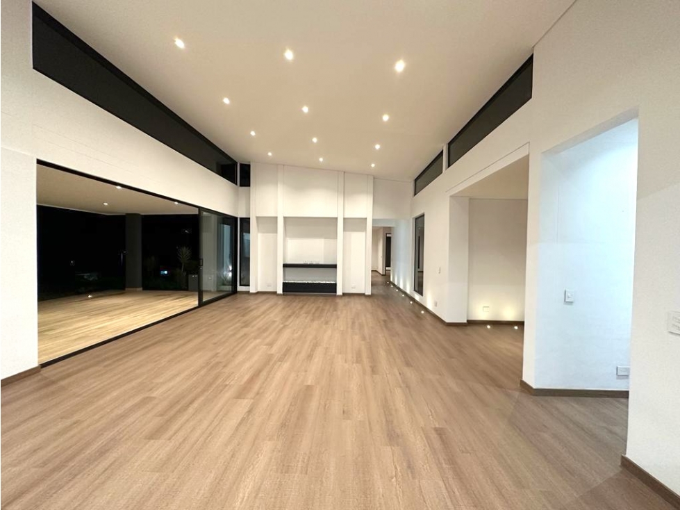 Venta Casa de Lujo Fizebad cerca Mall Carabanchel en Exclusiva Unidad — foto 6