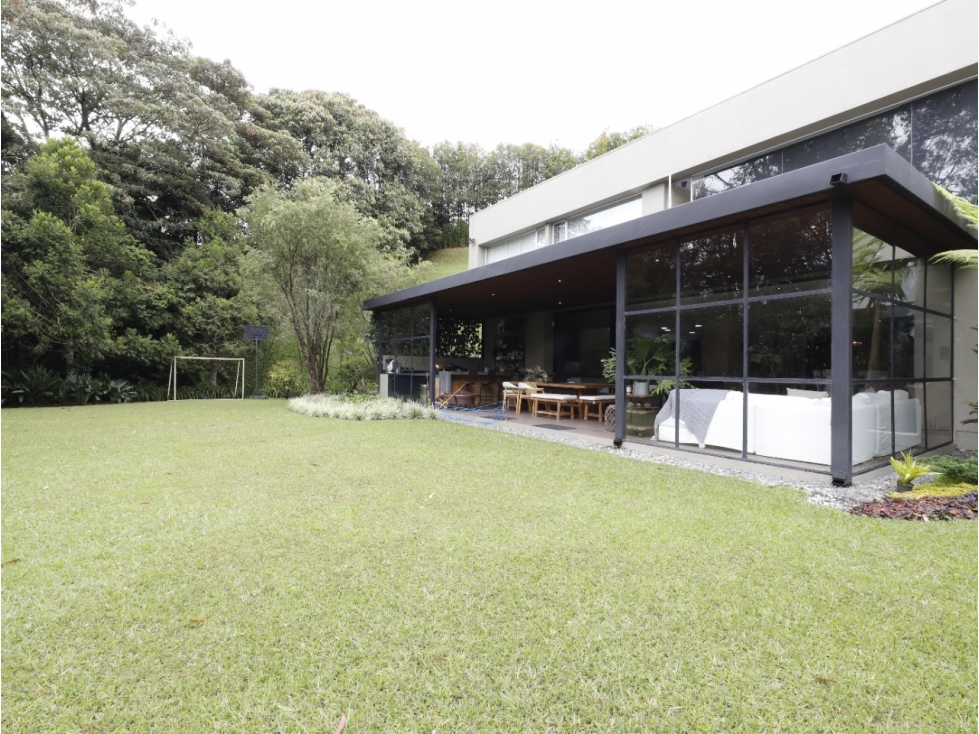 Venta Casa Llanogrande Recta al Aeropuerto en Unidad Cerrada — foto 2