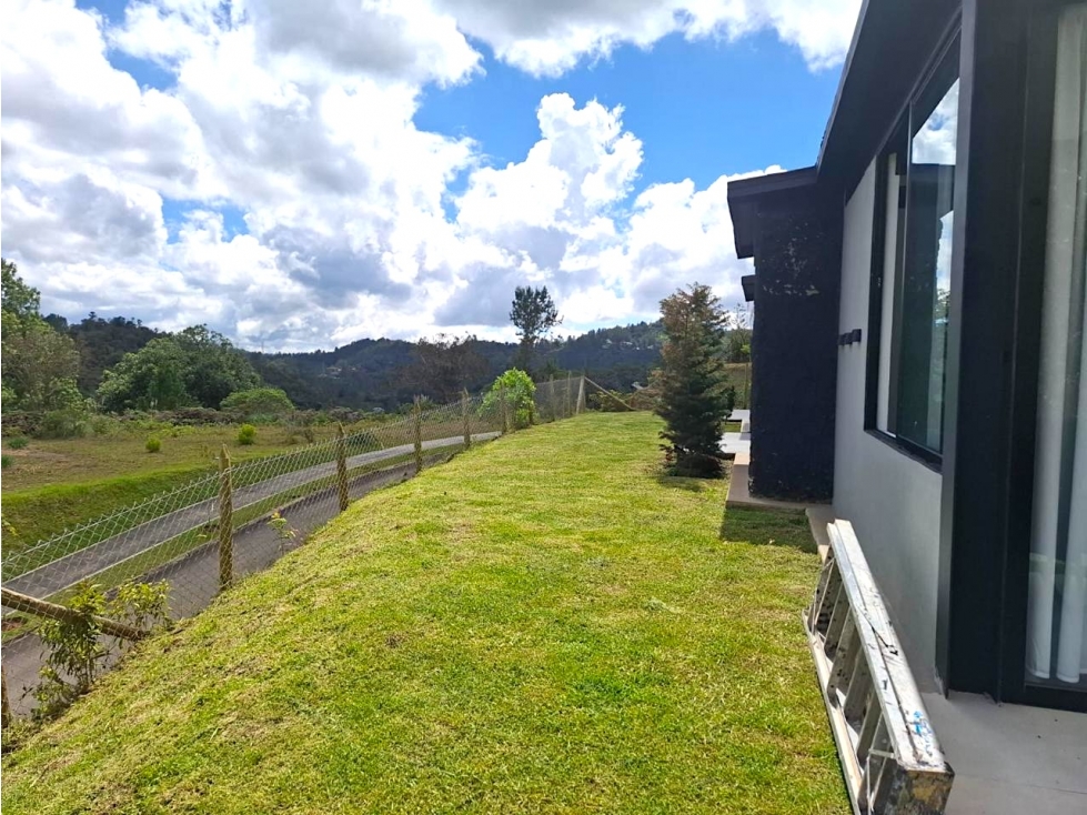 Venta Casa MODERNA Alto del Escobero Envigado 1 nivel UNIDAD COMPLETA — foto 3