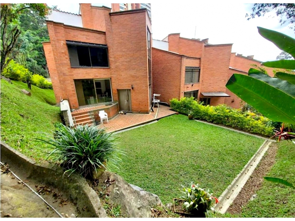 Venta casa en El Poblado Los Balsos Remodelada y con zona verde