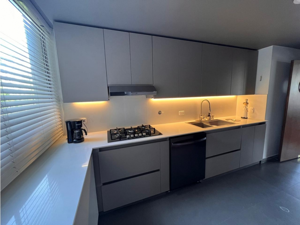 Venta Apartamento REFORMADO El Poblado Los Balsos con Inferior — foto 2