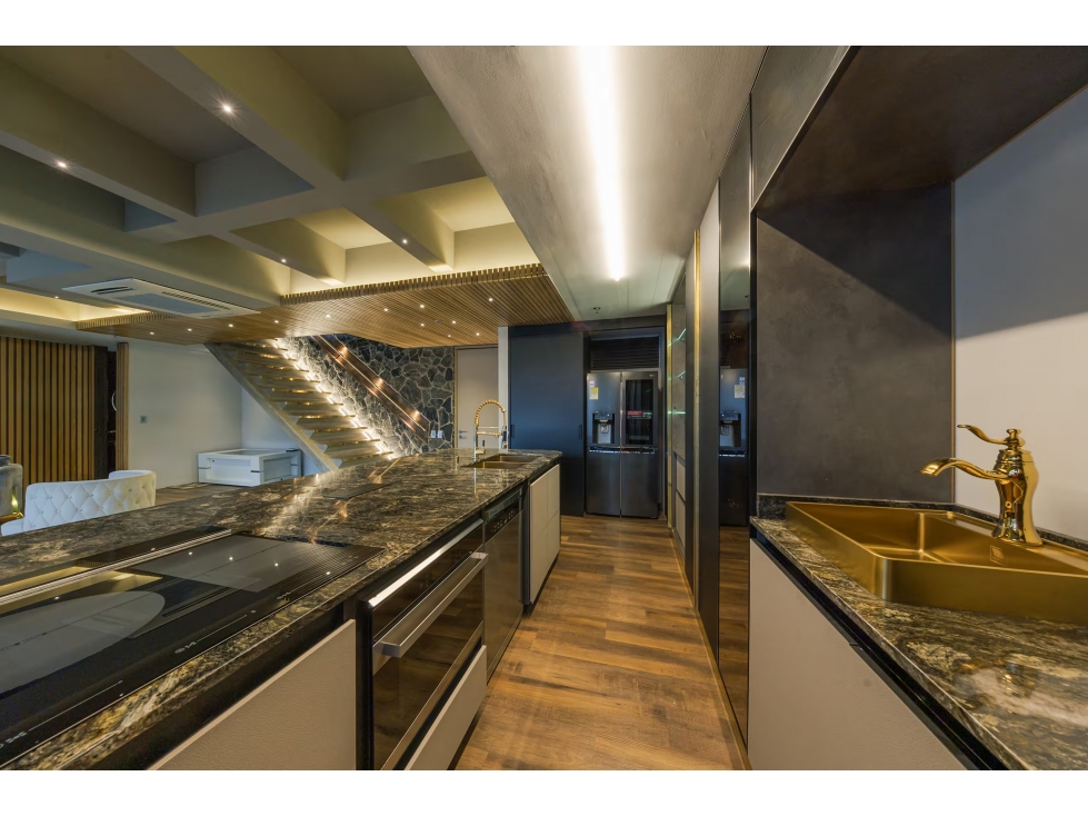 Venta Penthouse El Poblado cerca Padre Marianito AMOBLADO con Jacuzzi — foto 6