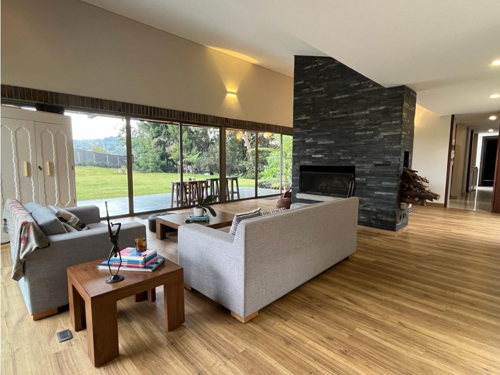 Venta Casa Finca Independiente Alto de las Palmas frente a Balmoral — foto 2