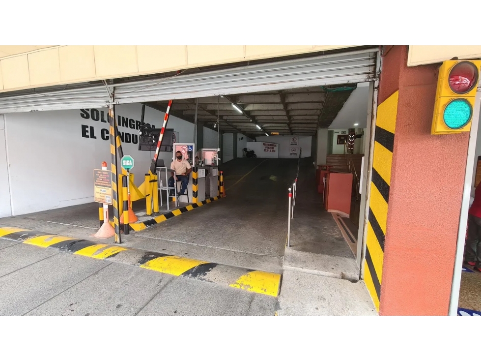 Venta Parqueadero en Centro de Medellín sector La Alpujarra — foto 4