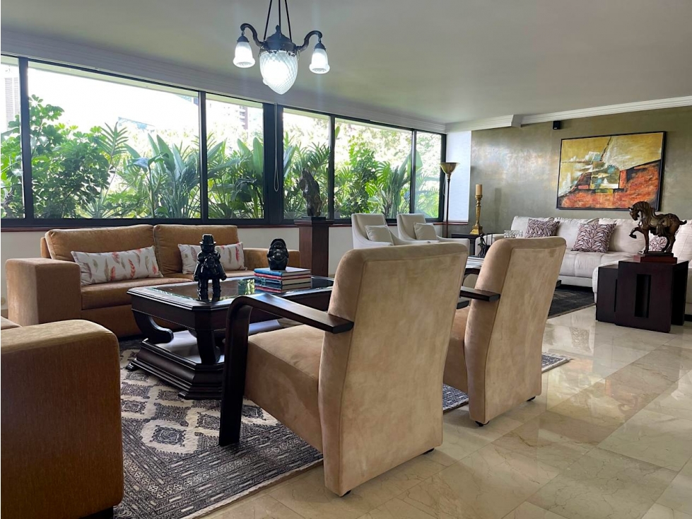 Venta Apartamento Lalinde El Poblado, cerca Avenida y Parque REFORMADO — foto 2