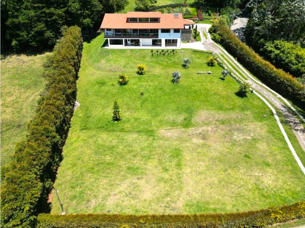 Venta Casa y Lote USO MIXTO Llanogrande sobre Vía Aeropuerto Rionegro