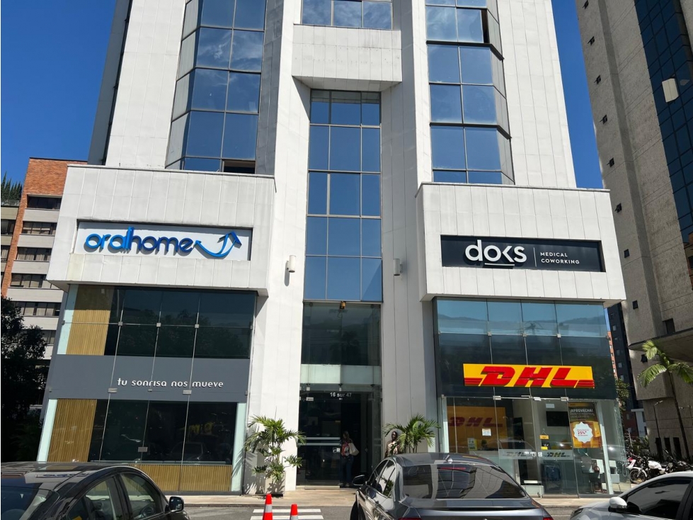 Venta Oficina Avenida el Poblado cerca al Campestre - 1
