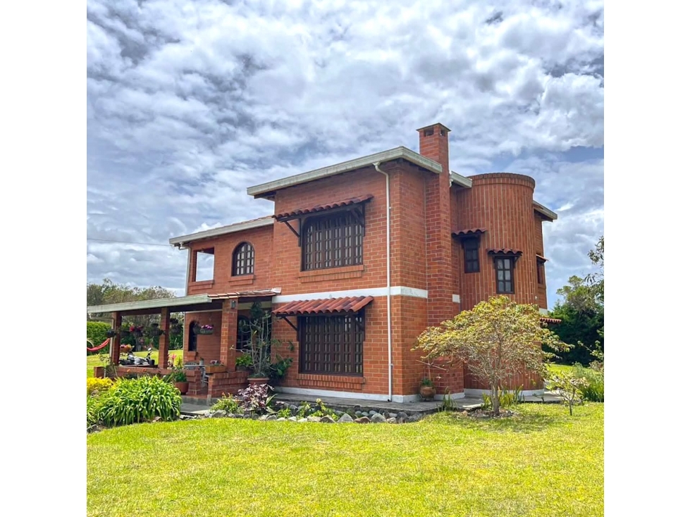 Venta Casa en PARCELACIÓN CAMPESTRE en Santa Elena con Bosque Nativo