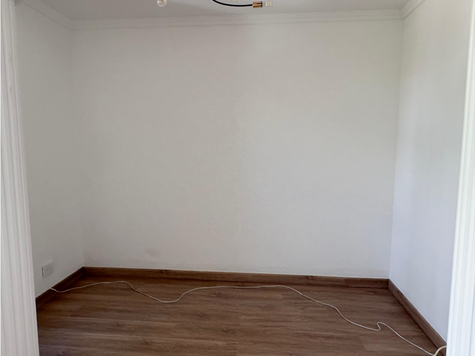 Venta Apartamento Manila cerca Avenida El Poblado en Unidad. REFORMADO — foto 4