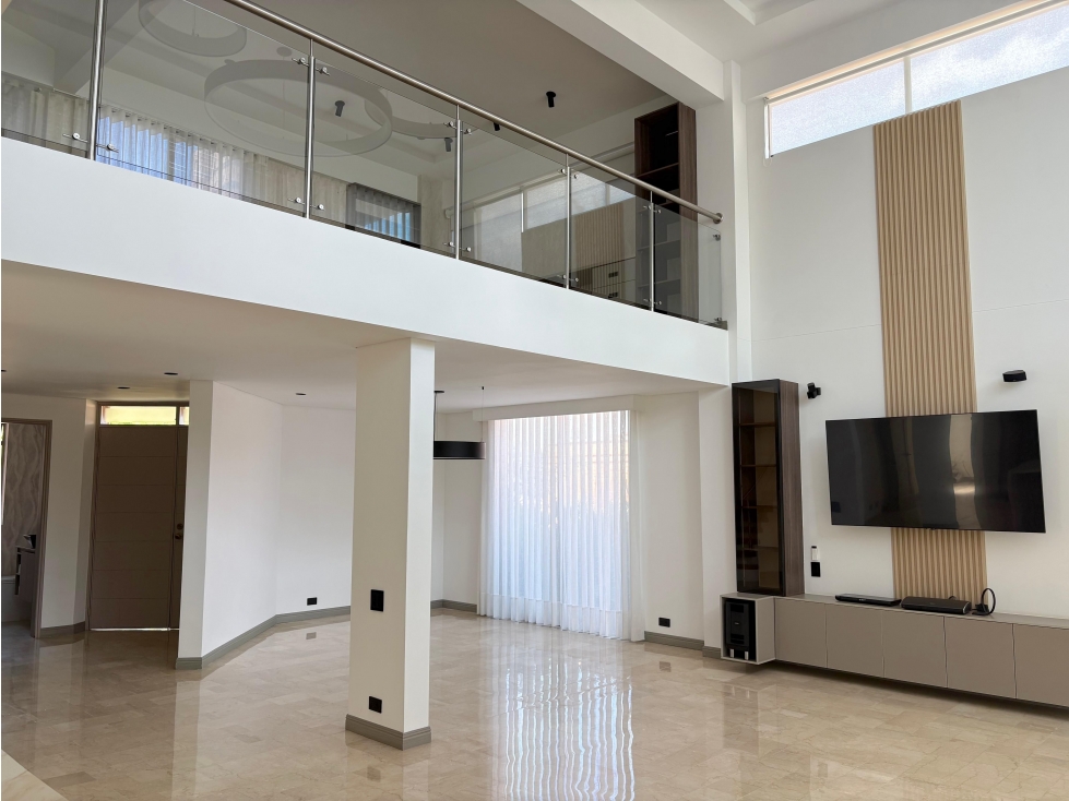 Venta Casa El Poblado La Calera cerca El Tesoro en unidad completa — foto 2
