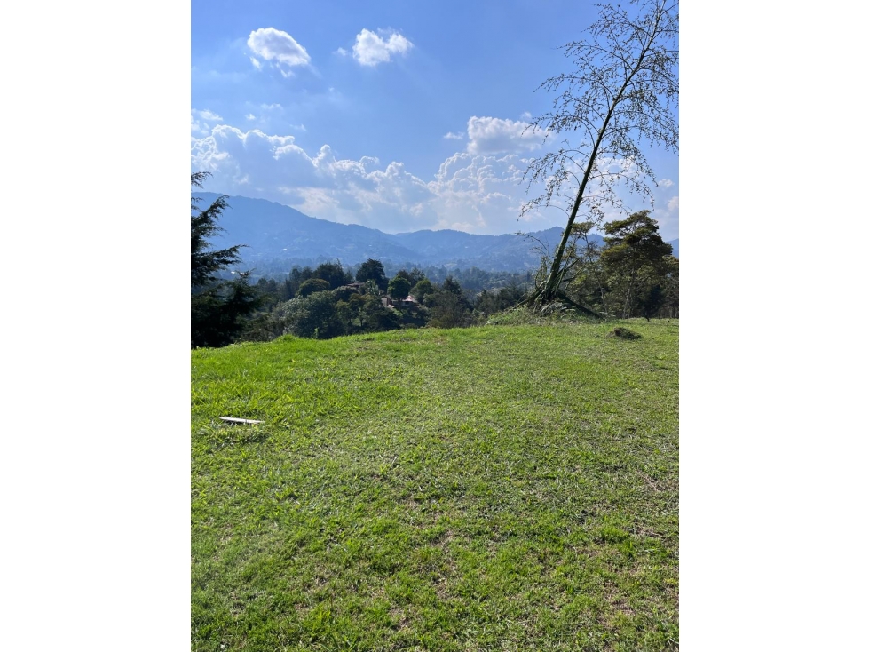Venta Lote Independiente El Retiro con 3 explanaciones