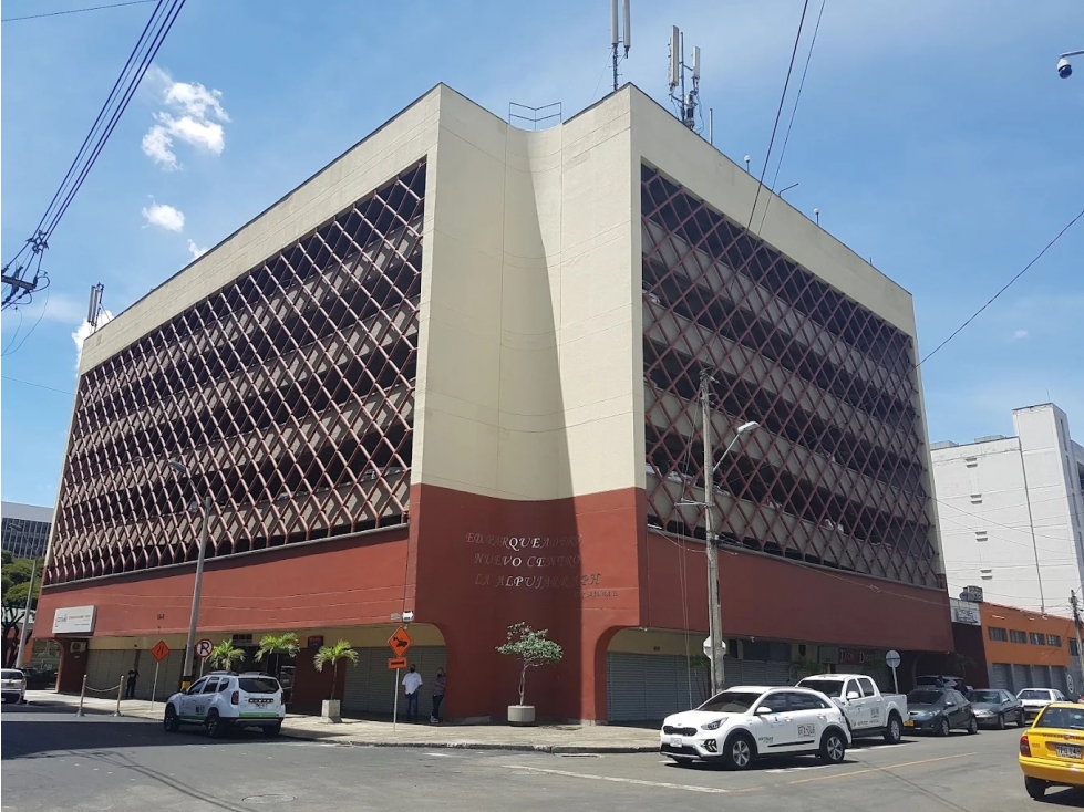 Venta Parqueadero en Centro de Medellín sector La Alpujarra