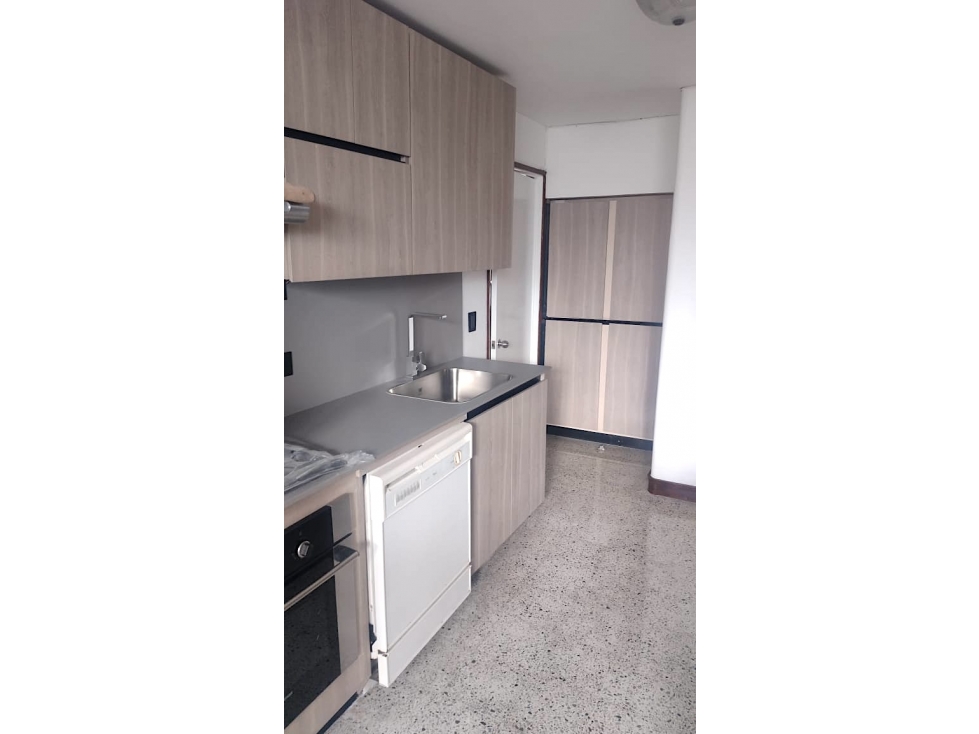 Venta Apartamento Laureles con ubicación estratégica REFORMADO — foto 6
