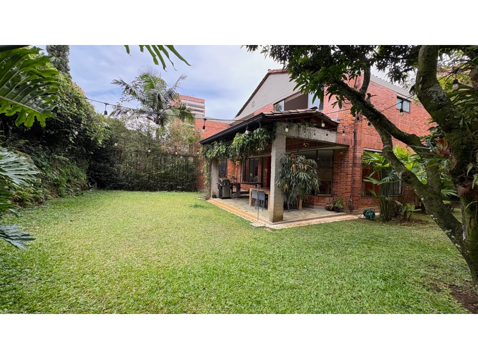 Venta Casa en Unidad Cerrada Las Santas El Poblado Lote Independiente — foto 2