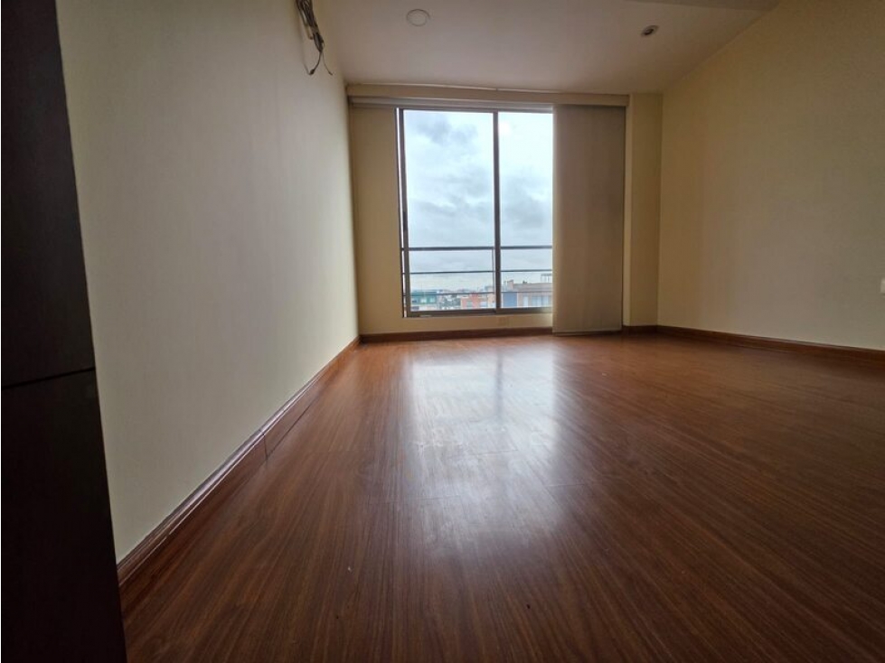 VENDO APTO CON BALCON Y ALTILLO PISO ALTO EN PUENTE LARGO -5 — foto 2
