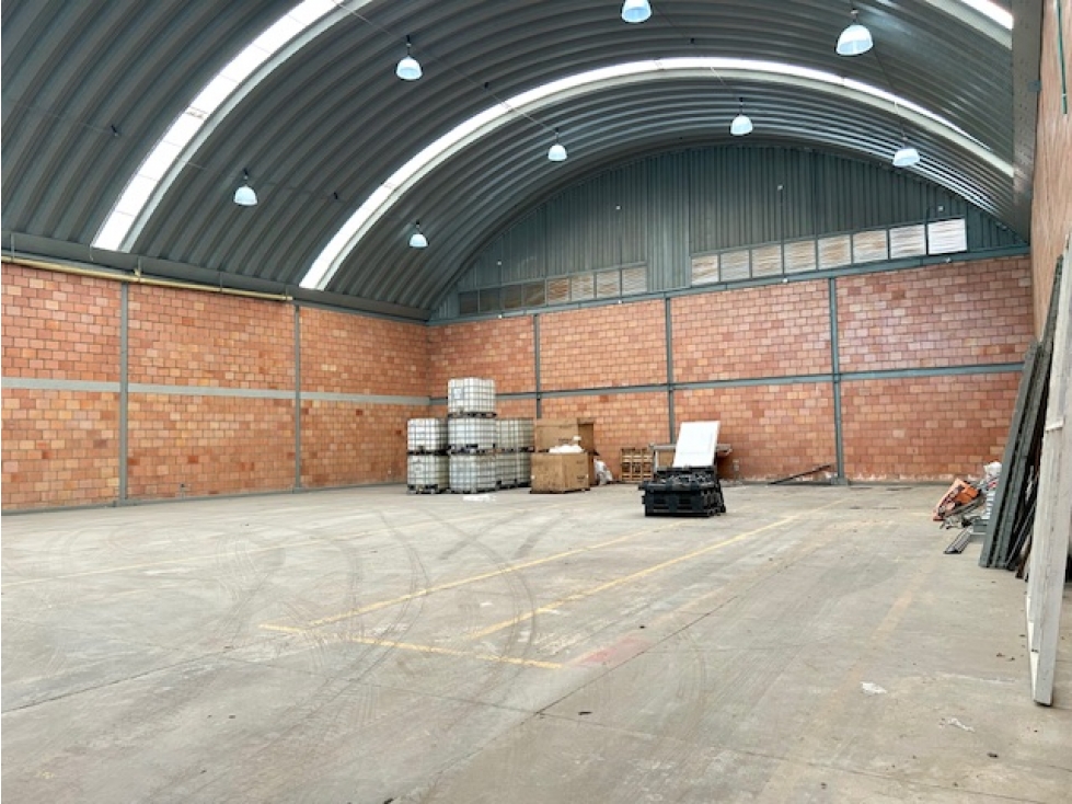 ARRIENDO EXCELENTE BODEGA EN FONTIBON SAN PABLO -7 — foto 4
