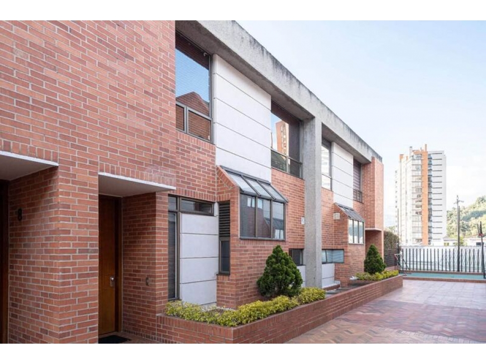 Casa en Venta en Exclusivo Conjunto Cerrado Bosque de Pinos -5 - 1
