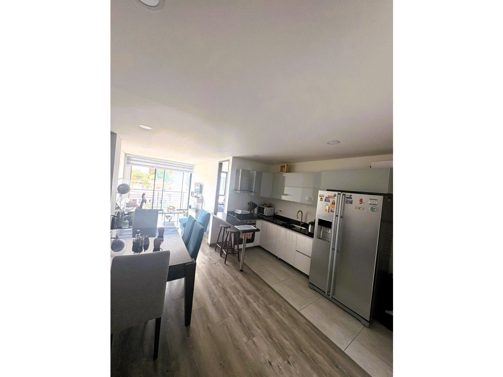 VENDO MODERNO APTO CON BALCÓN Y CLUB HOUSE NIZA NORTE -5 — foto 3