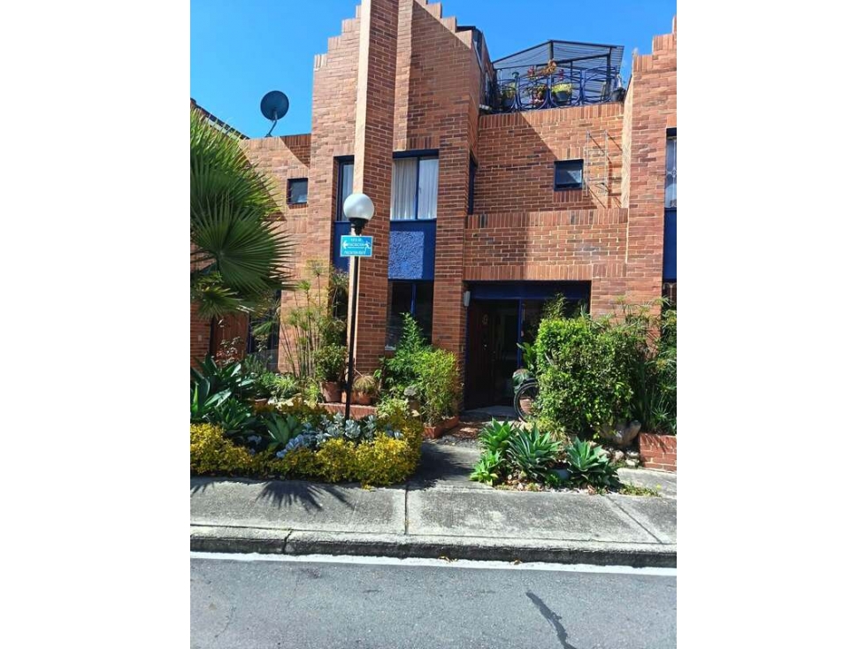 ARRIENDO AMPLIA CASA + ALTILLO +TERZZA + BALCON QUINTAS DEL REDIL -5