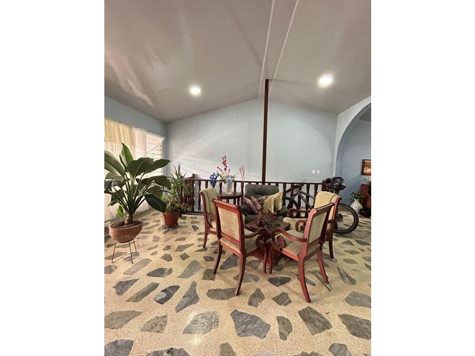 SE VENDE CASA BIFAMILIAR BARRIO SAJONIA TULU — foto 3