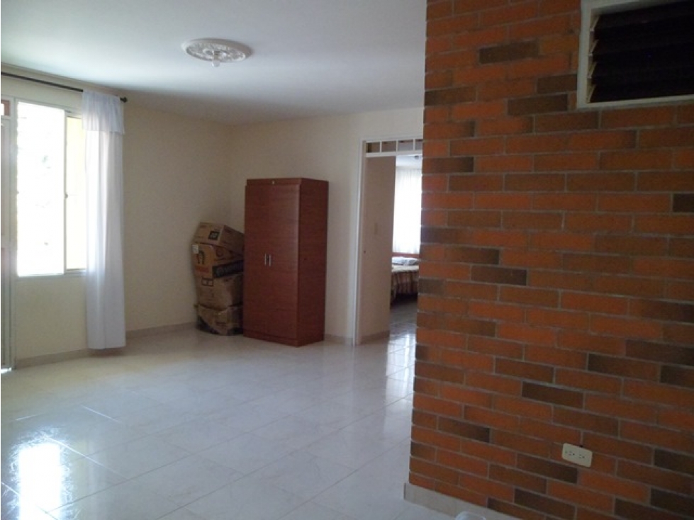 VENTA CASA ESQUINERA DOS PISOS . PRADOS DEL NORTE EN TULUÁ.