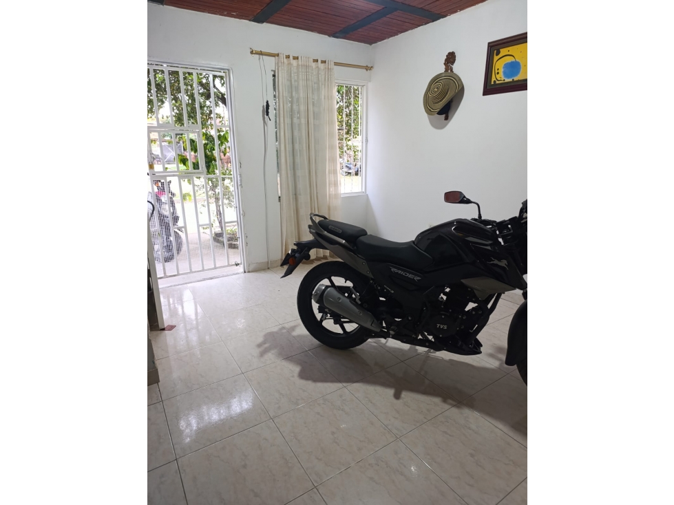 SE VENDE CASA DOS PLANTAS UNIFAMILIAR CON TERRAZA URB. PEÑARANDA