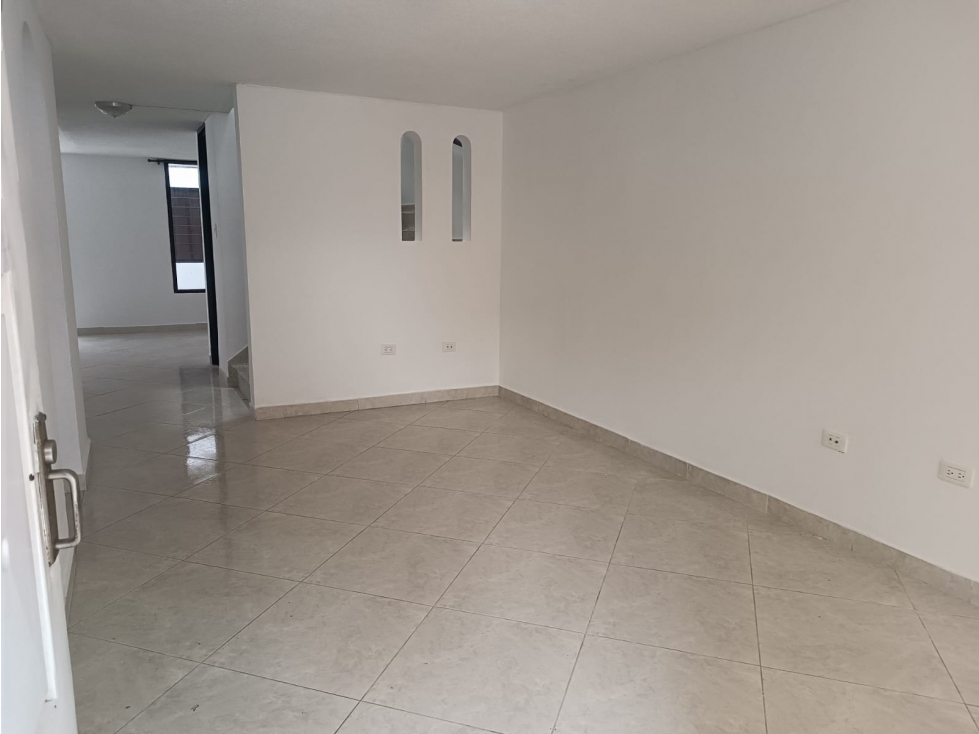 SE VENDE CASA UNIFAMILIAR EN EL BARRIO ALVERNIA TULUÁ